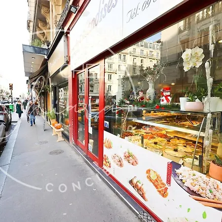 Romantic Montmartre - Bright - * Paris