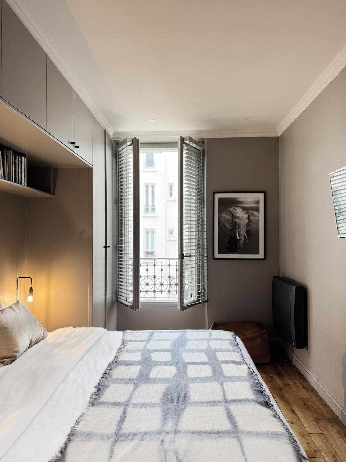 Romantic Montmartre - Bright -